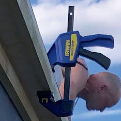 Isoleret skur med listebeklædning Isoleret skur med listebeklædning